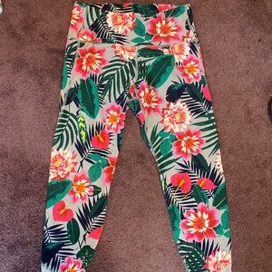 EUC Old Navy tropical workout capri leggings L